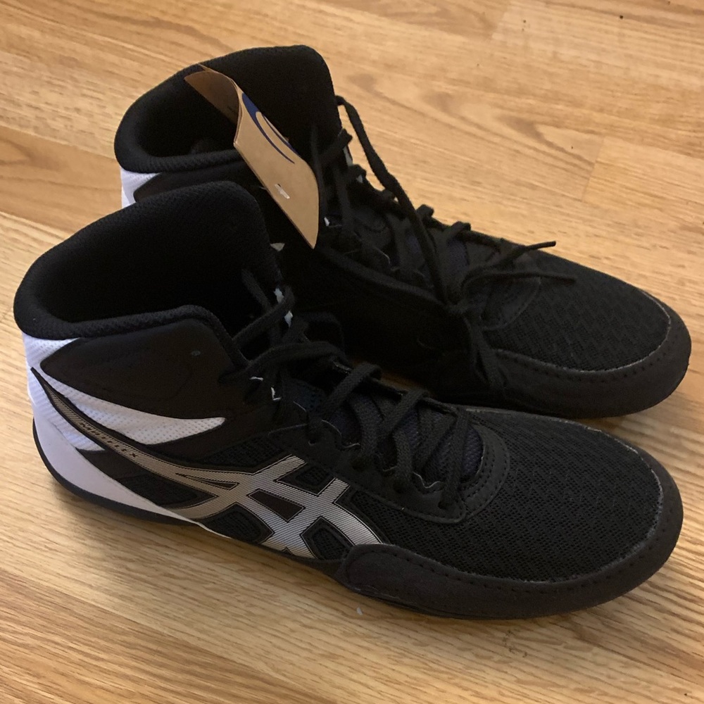 Men/Boy wrestling shoes brand new in box
